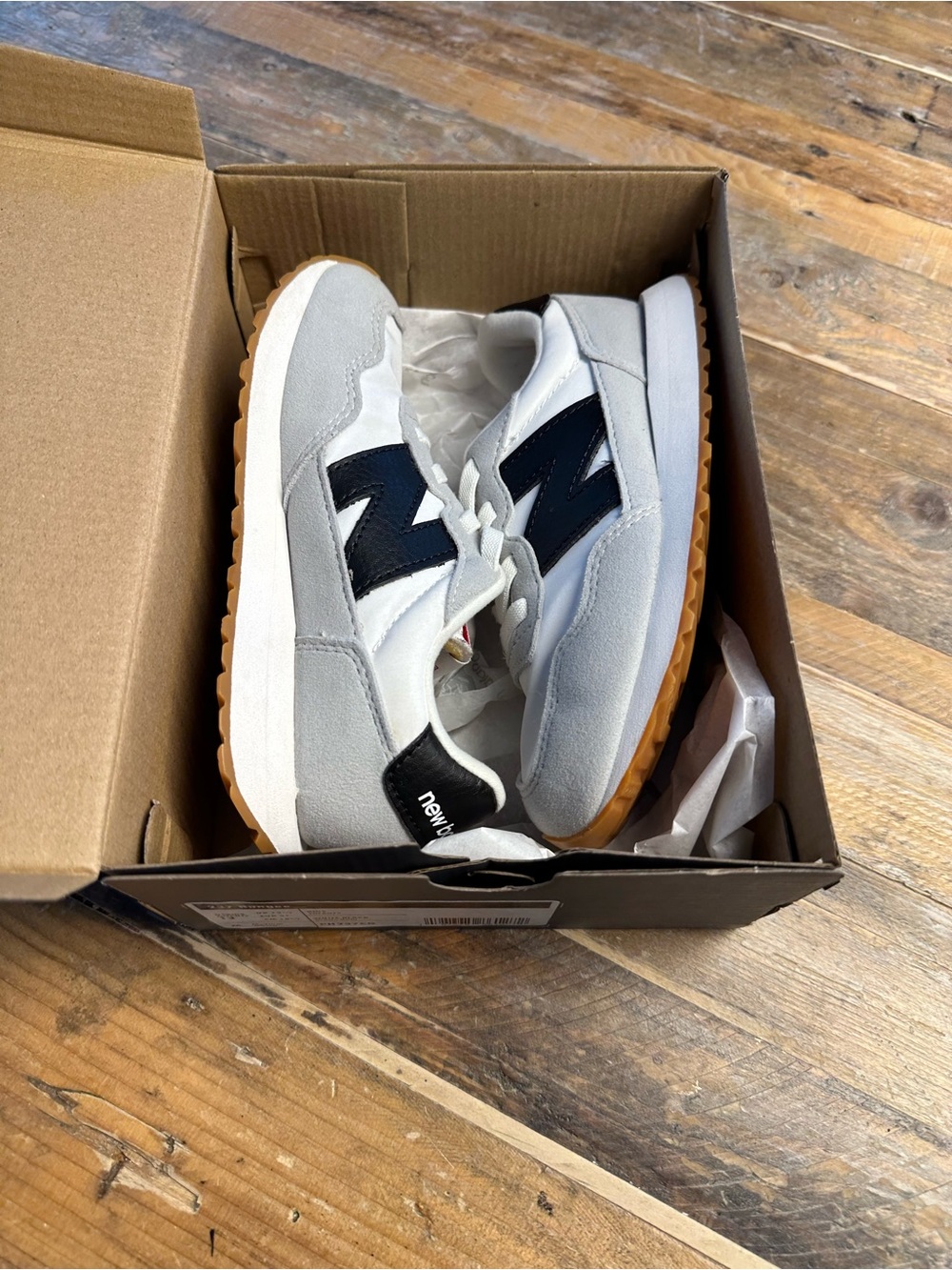 New Balance boys Gray, white & Gum Retro Runner